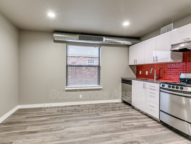 Building Photo - 2017 N Blackwelder Ave