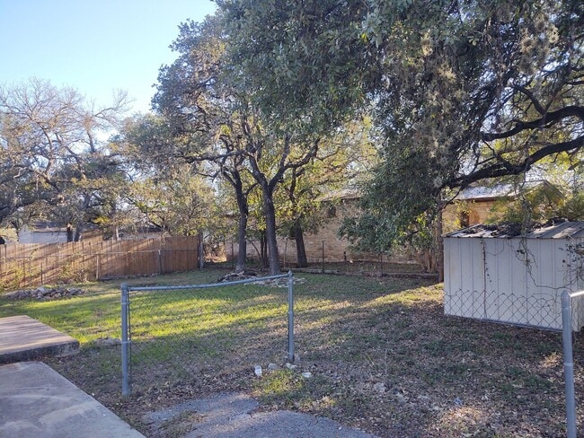 Building Photo - 1401 Clyde St