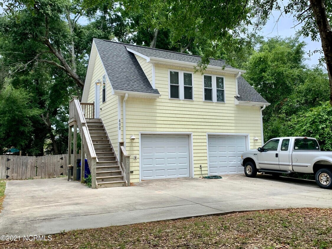 Primary Photo - 400 Lewis Dr