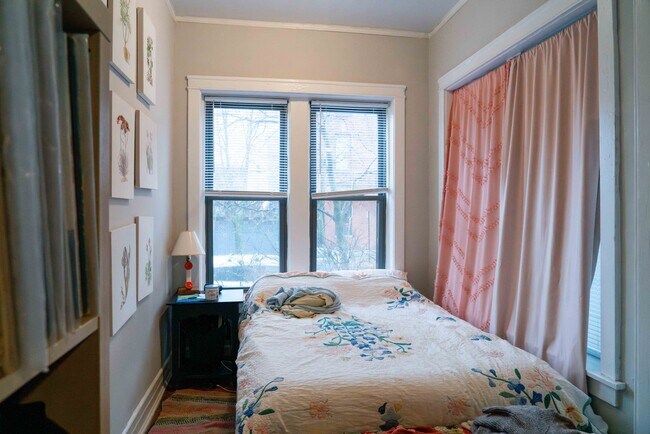 Foto del edificio - Uptown / Ravenswood - Studio - w/ Decorative Fireplace