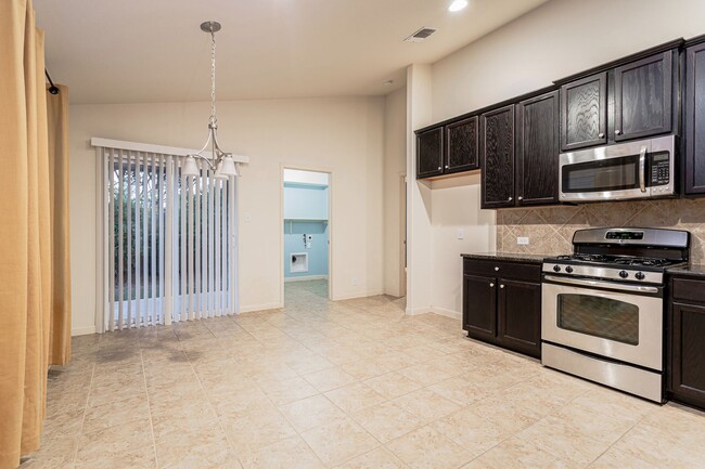 Foto del edificio - Cozy & Modern 3-Bed, 2-Bath Home in Austin...