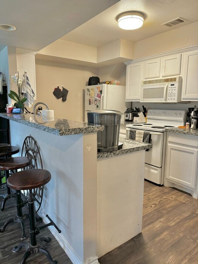 Building Photo - 2511 Pascal Ct