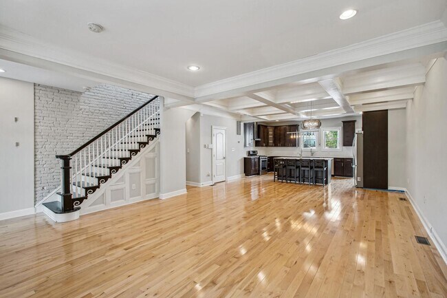 Foto del edificio - 4BR/3.5BA Updated Row-Home with Beautiful ...