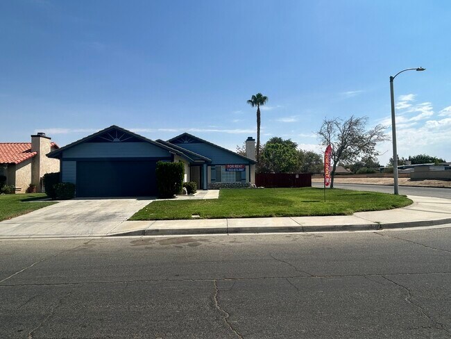 Front - 45408 17th St E
