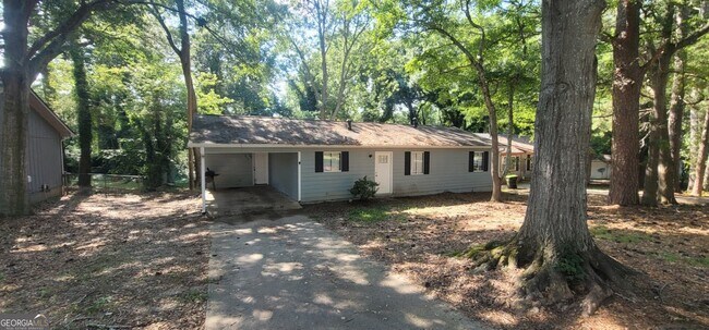 Foto del edificio - 6627 Bent Creek Dr