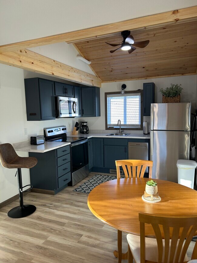 Foto del edificio - 1006 Irvine Ave NW