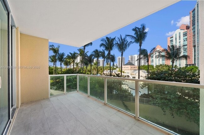 Foto del edificio - 3340 NE 190th St