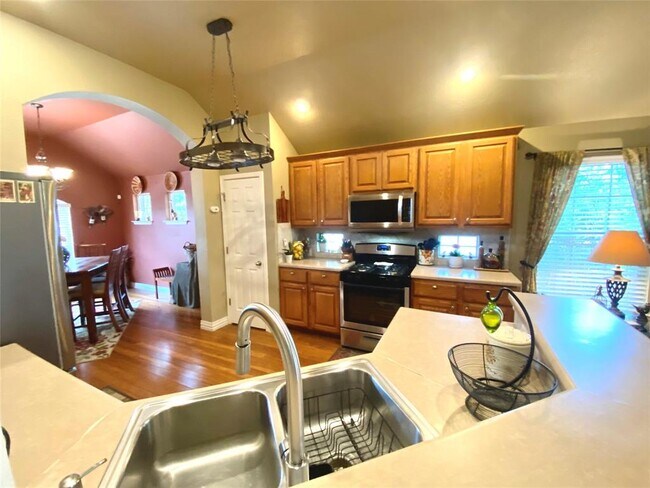 Building Photo - 3701 Turetella Dr