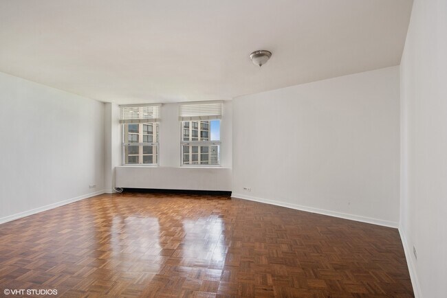 Building Photo - 2626 N Lakeview Ave