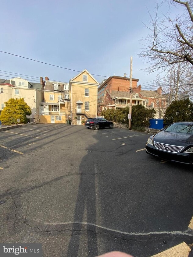 50 E Court St Unit 3, Doylestown, PA 18901 Room for Rent in