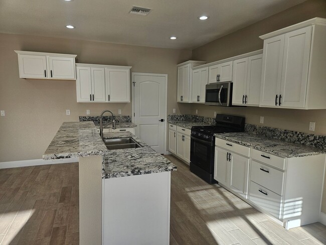 Foto del edificio - Brand New Home in Desert Lakes Estates!