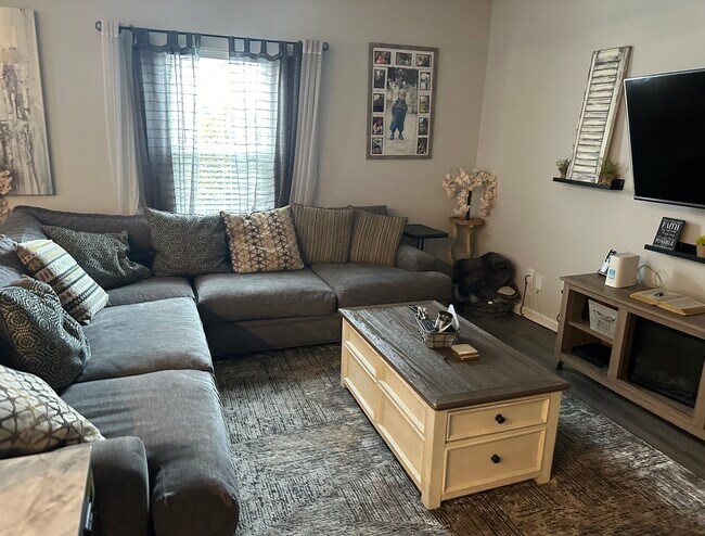 Photo - 3112 Ellingford Rd House