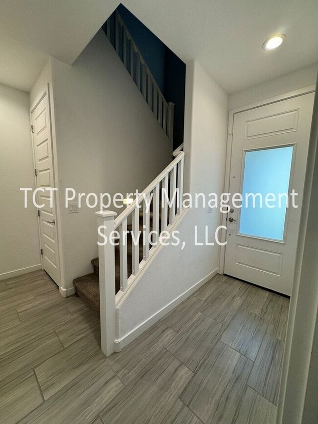 Building Photo - Beautiful 3 Bedroom Townhome in Eastmark Community!