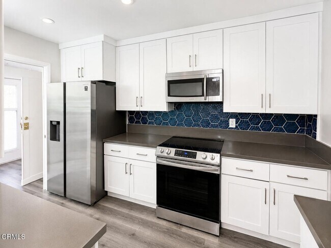 Foto del edificio - 6250 Buckingham Pkwy