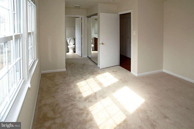 Foto del edificio - 1118 Treeside Ln