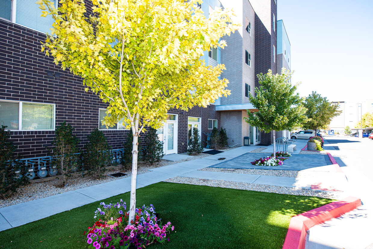 Entrada frontal - West Station Apartments