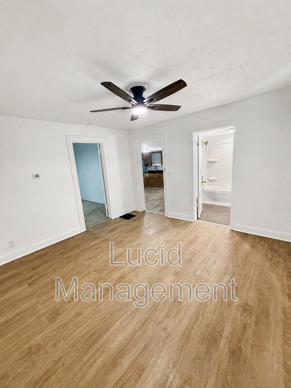 Building Photo - 1221 Vim Dr