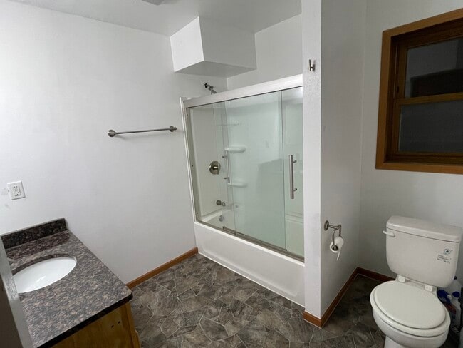 Building Photo - 329 W Main St