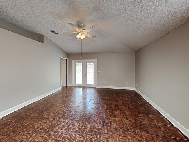 Building Photo - 6139 Alpenrose Ave