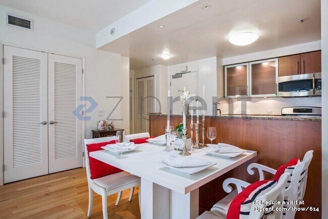 Building Photo - Unit 302