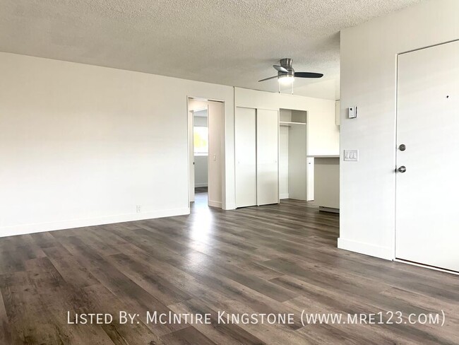 Building Photo - A Beautifully Renovated 2BD 1BA Apartment ...