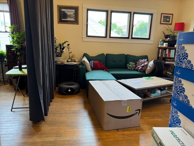 Foto del edificio - 2318-2320 E Washington Ave.