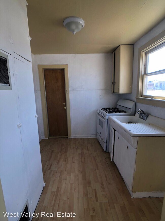 Building Photo - 1 br, 1 bath House - 518 Taylor St