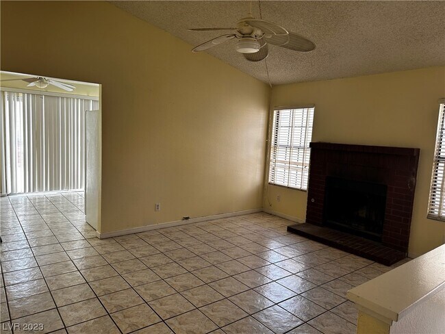 Building Photo - 729 Thousand Oaks Dr
