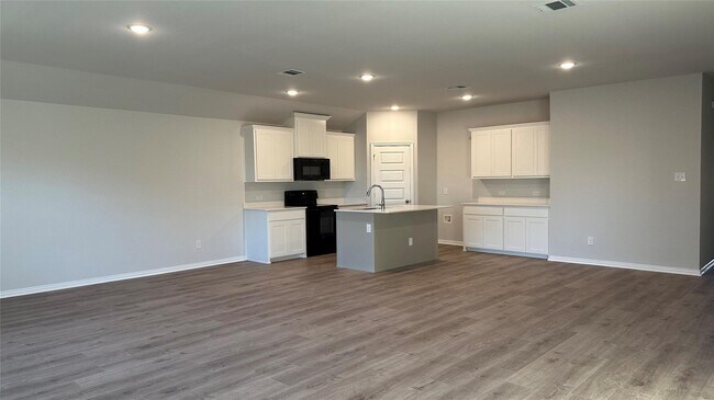 Building Photo - 1821 Saint James Place Ln