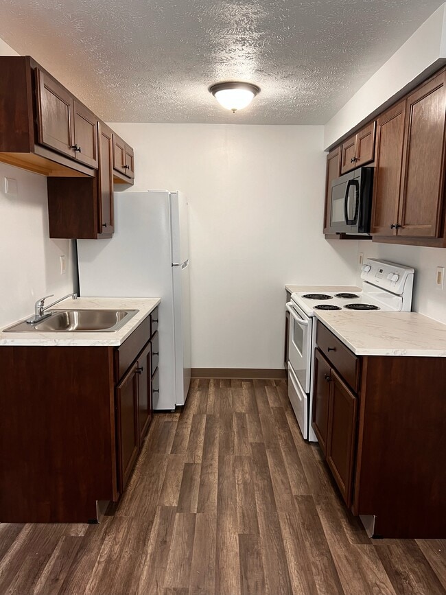 Kitchen - Farmington Manor