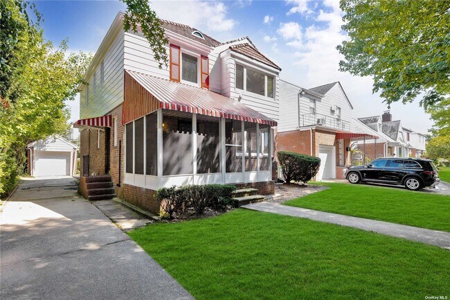 Foto del edificio - 75-43 192nd St