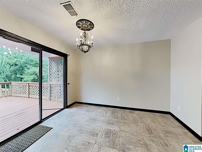 Building Photo - 2292 Cheshire Dr
