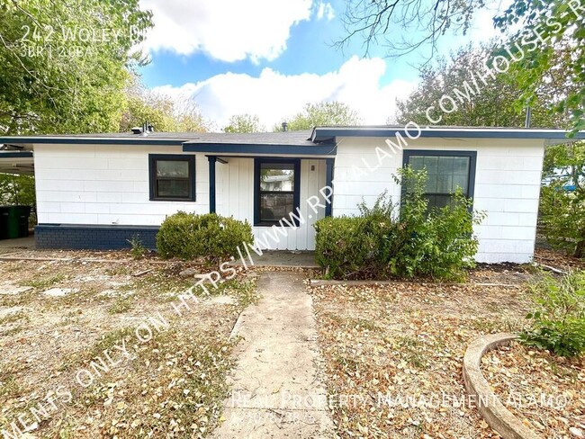 Building Photo - **APPLICATION RECEIVED** NEWLY RENOVATED! ...