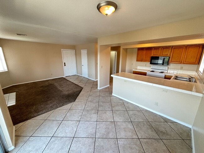 Foto del edificio - 6208 Yerba Ln