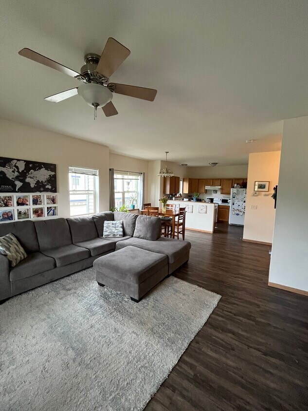 Foto principal - 102 Wind Stone Dr