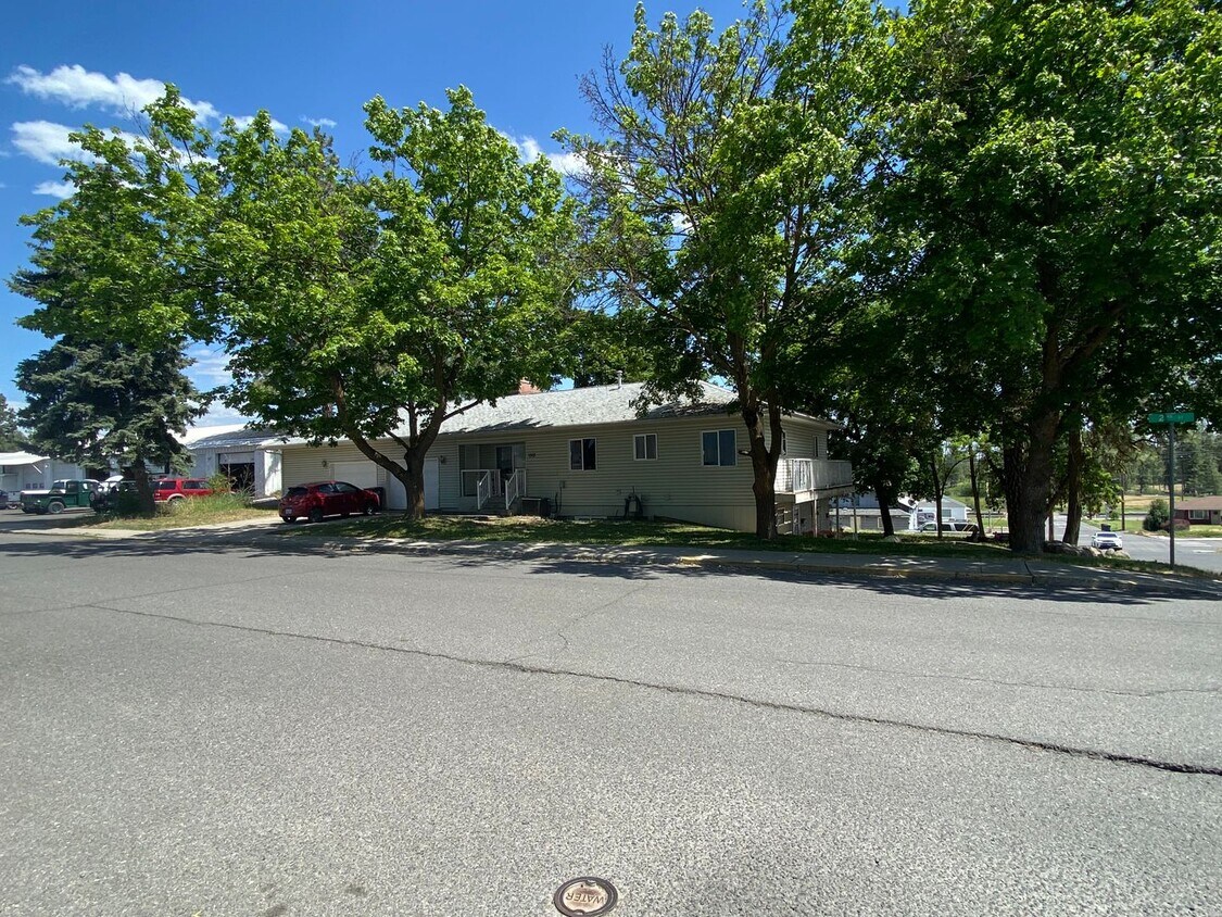 Primary Photo - 1303-1305-1307 2nd St.