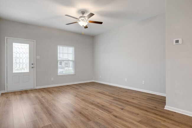 Foto del edificio - Contemporary Charm in Hightop Ridge | Spac...