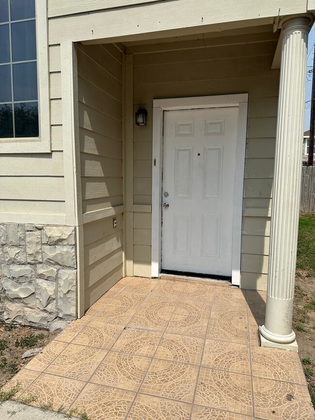 Puerta principal - 1020 Jesse St