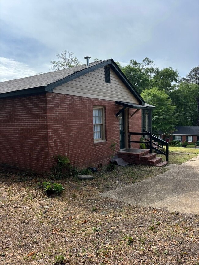 Building Photo - 3931 Dexter Dr