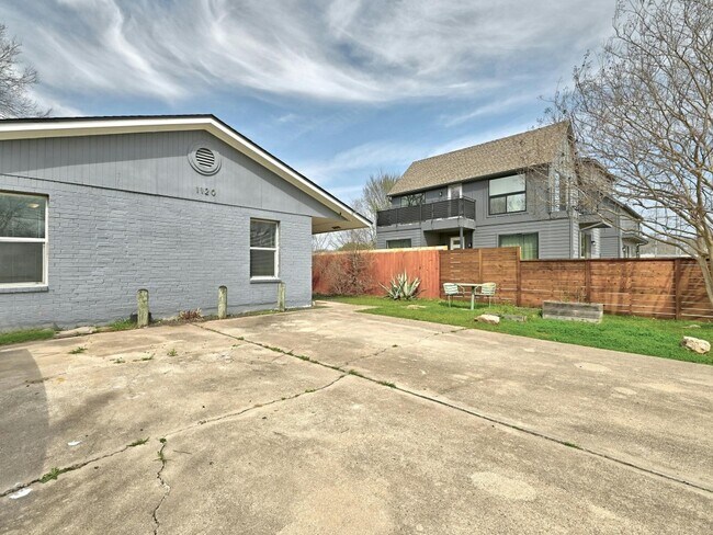 Foto del edificio - 1120 Estes Ave