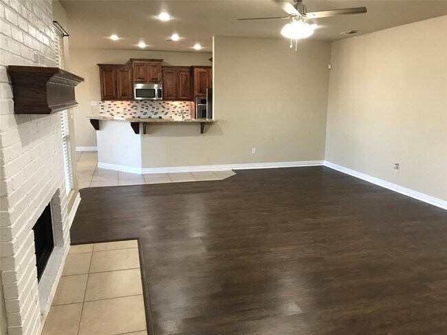 Building Photo - 2800 Willow Ridge Cir