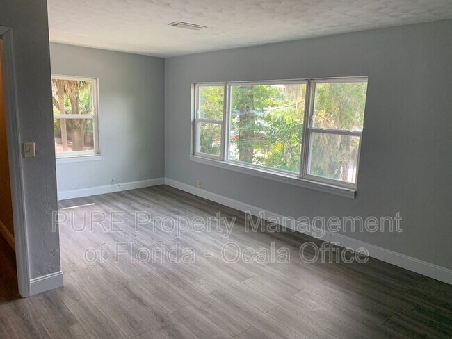 Foto del edificio - 5575 NE 30th St