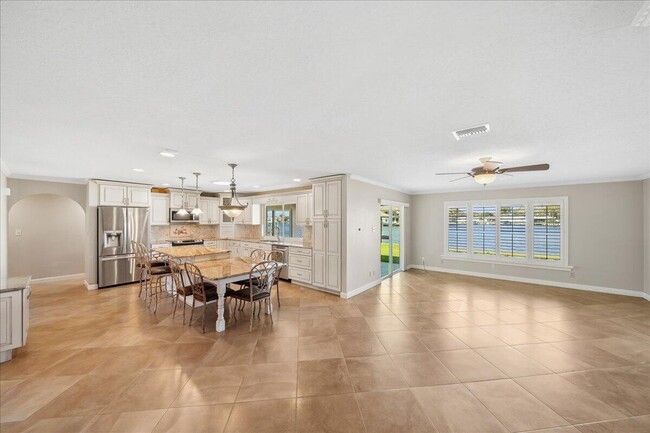 Foto del edificio - 565 Milford Point Dr