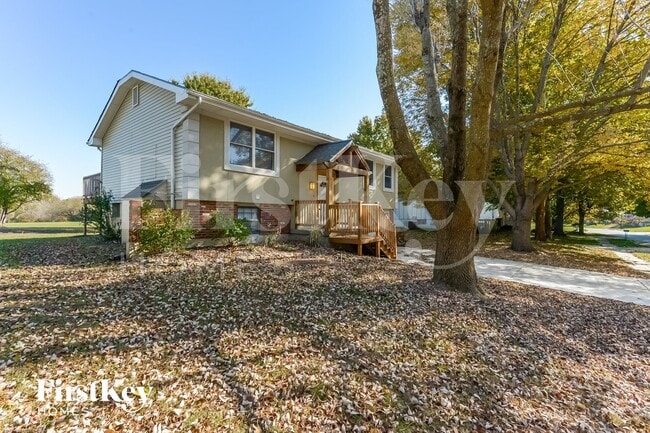Building Photo - 417 SE Claremont St