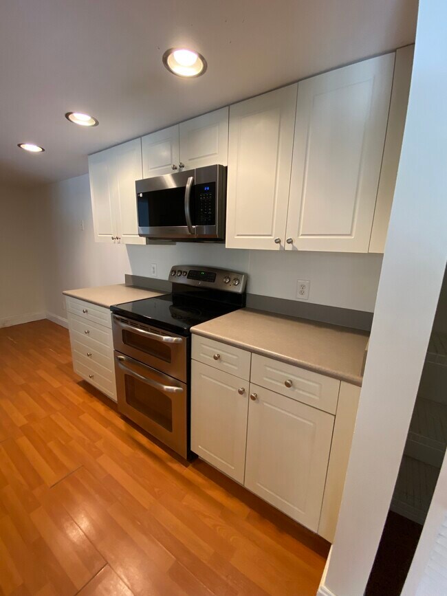 Building Photo - 820 Lavers Cir