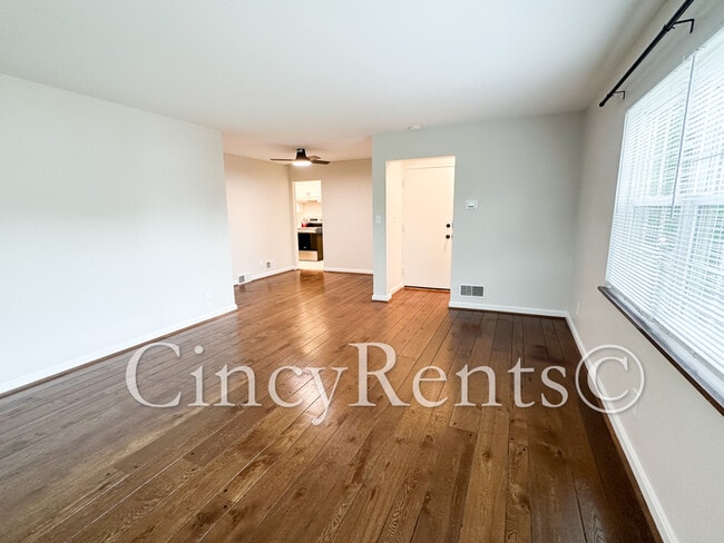 Foto del edificio - 6239 Crestview Plz