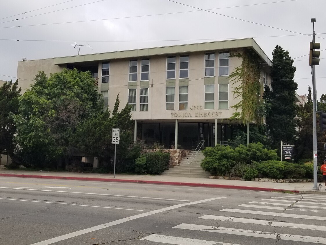 4383 Cahuenga Blvd Unit 307, Toluca Lake, CA 91602 Apartments in