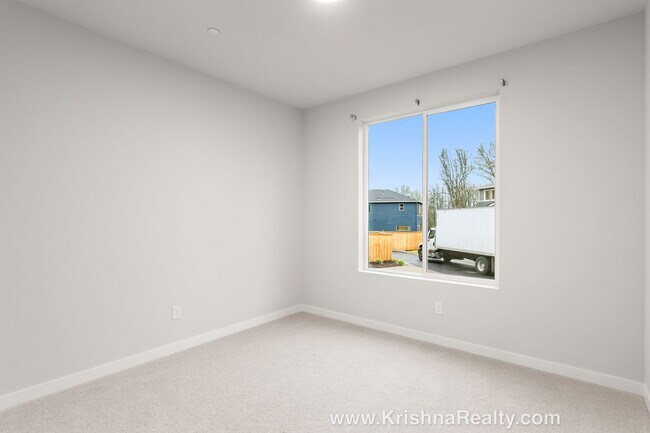 Building Photo - Beautiful Newer 5 BD* 3 BA* Home in the Ab...
