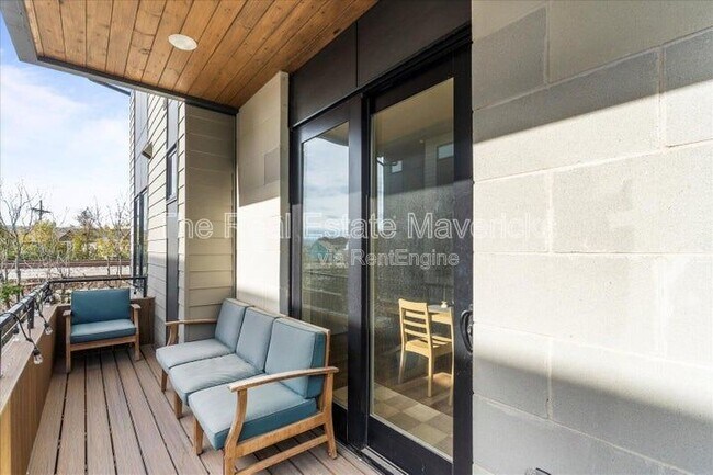 Building Photo - 821 Burnside Pl