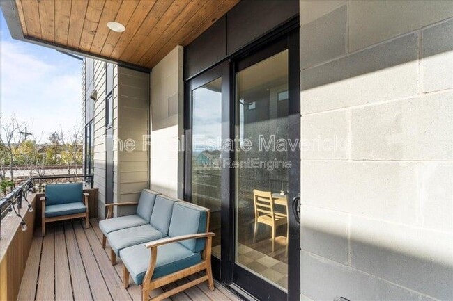 Foto del edificio - 821 Burnside Pl